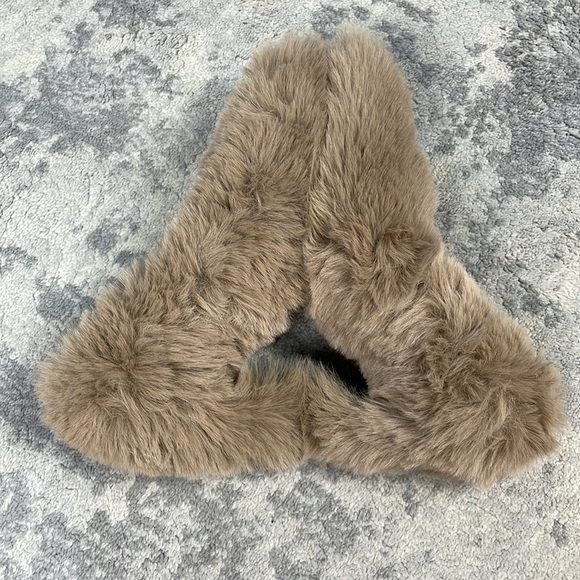 New Jeffrey Campbell Fluff MF Faux Fur Block Heel Mules Furry Beige Sz 5.5 - Picture 7 of 12